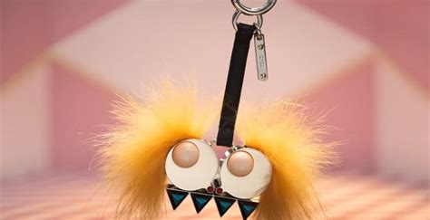 scarpe fendi con peliccia e occhi